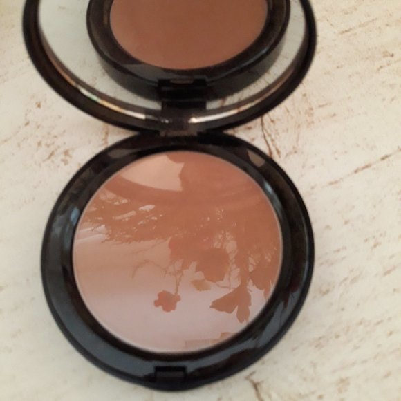 Bobbie Brown Bronzing Powder - Picture 2 of 5